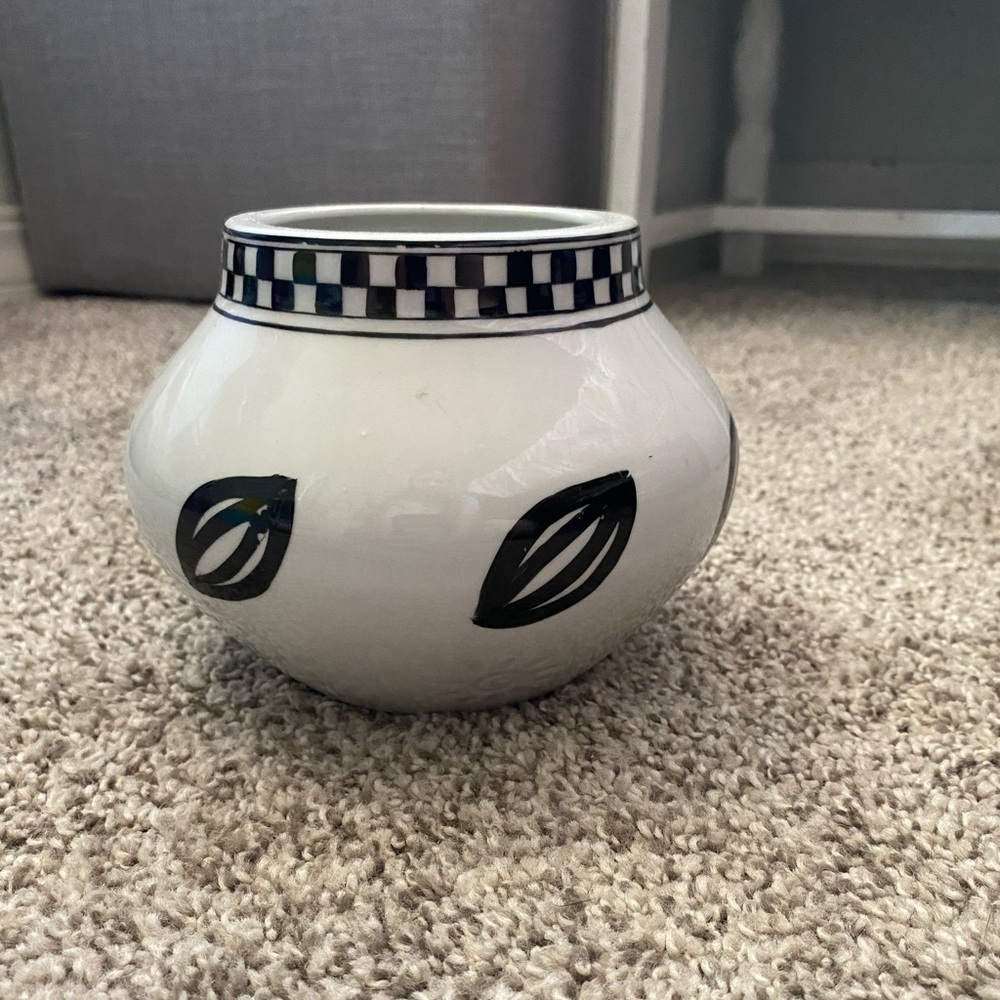 Black & White Planter